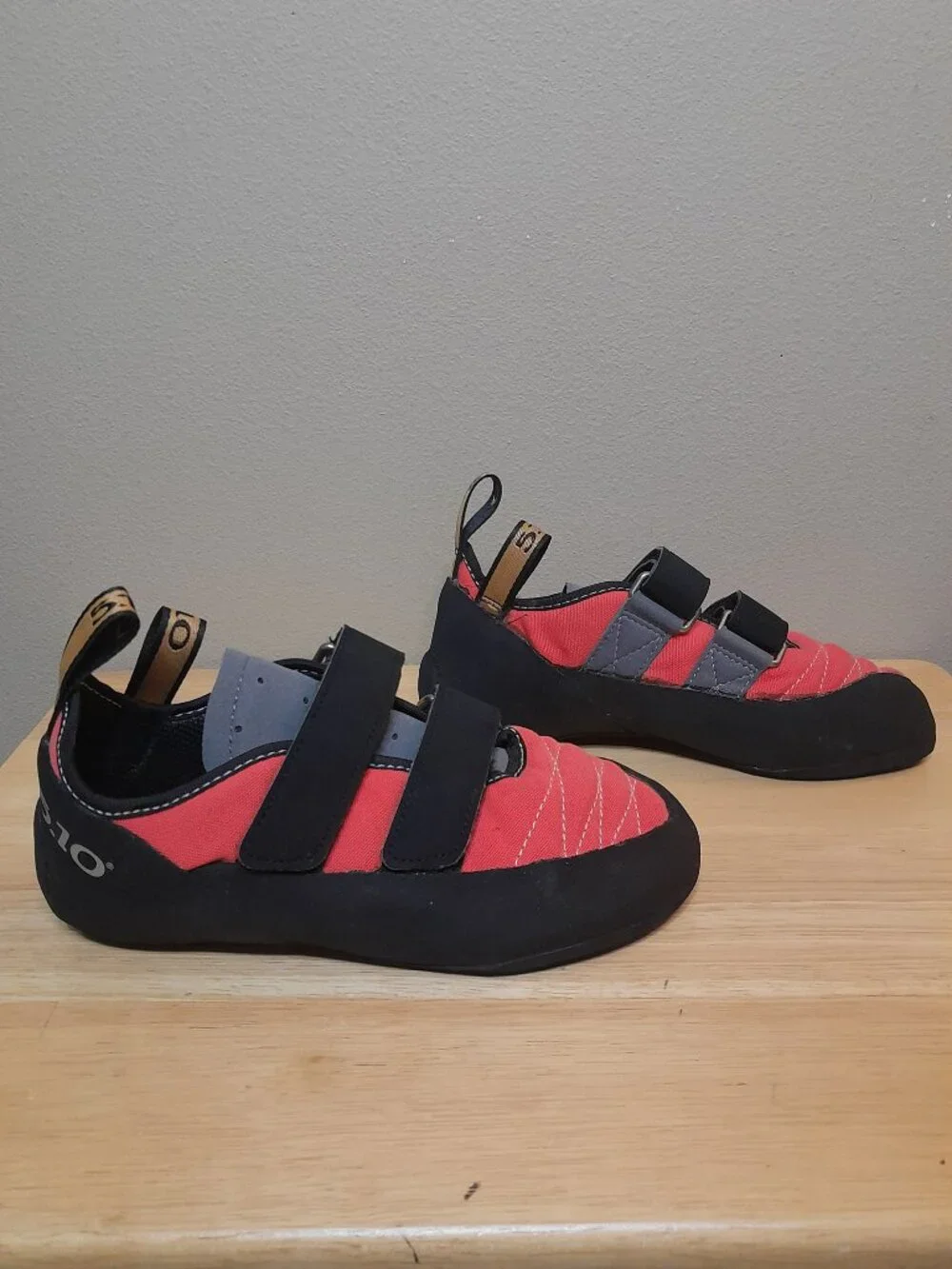 Five Ten 5.10 Coyote VCS Canvas Rock Climbing Shoes Stealth Rubber C4 W7.5